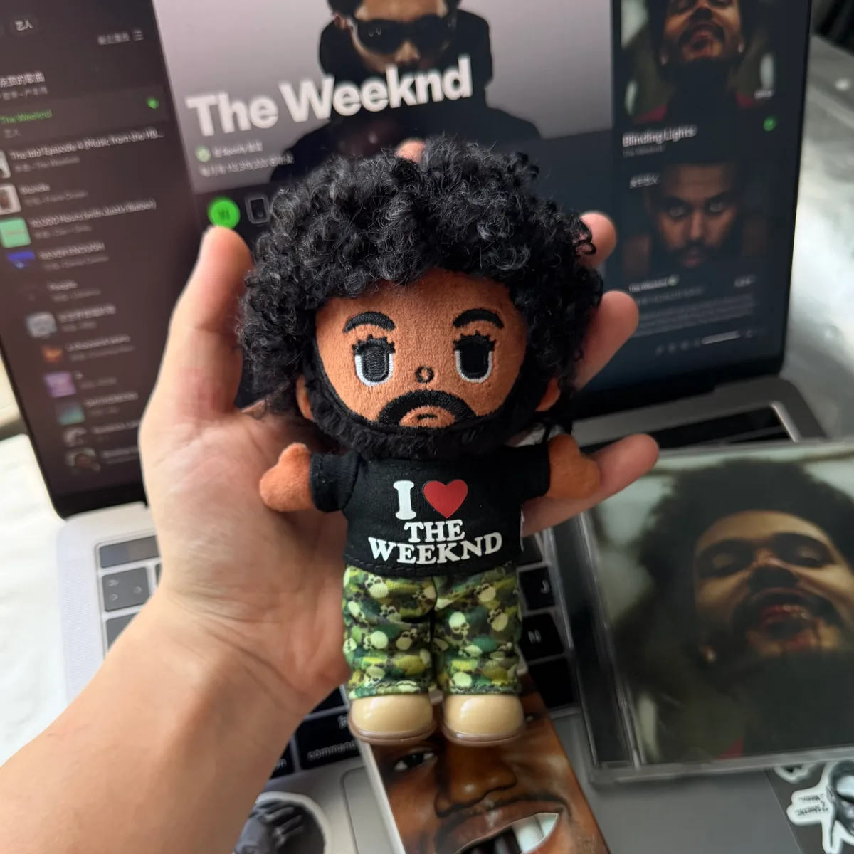 더 위켄드 인형 키링 (I ♥ THE WEEKND) 상세 2