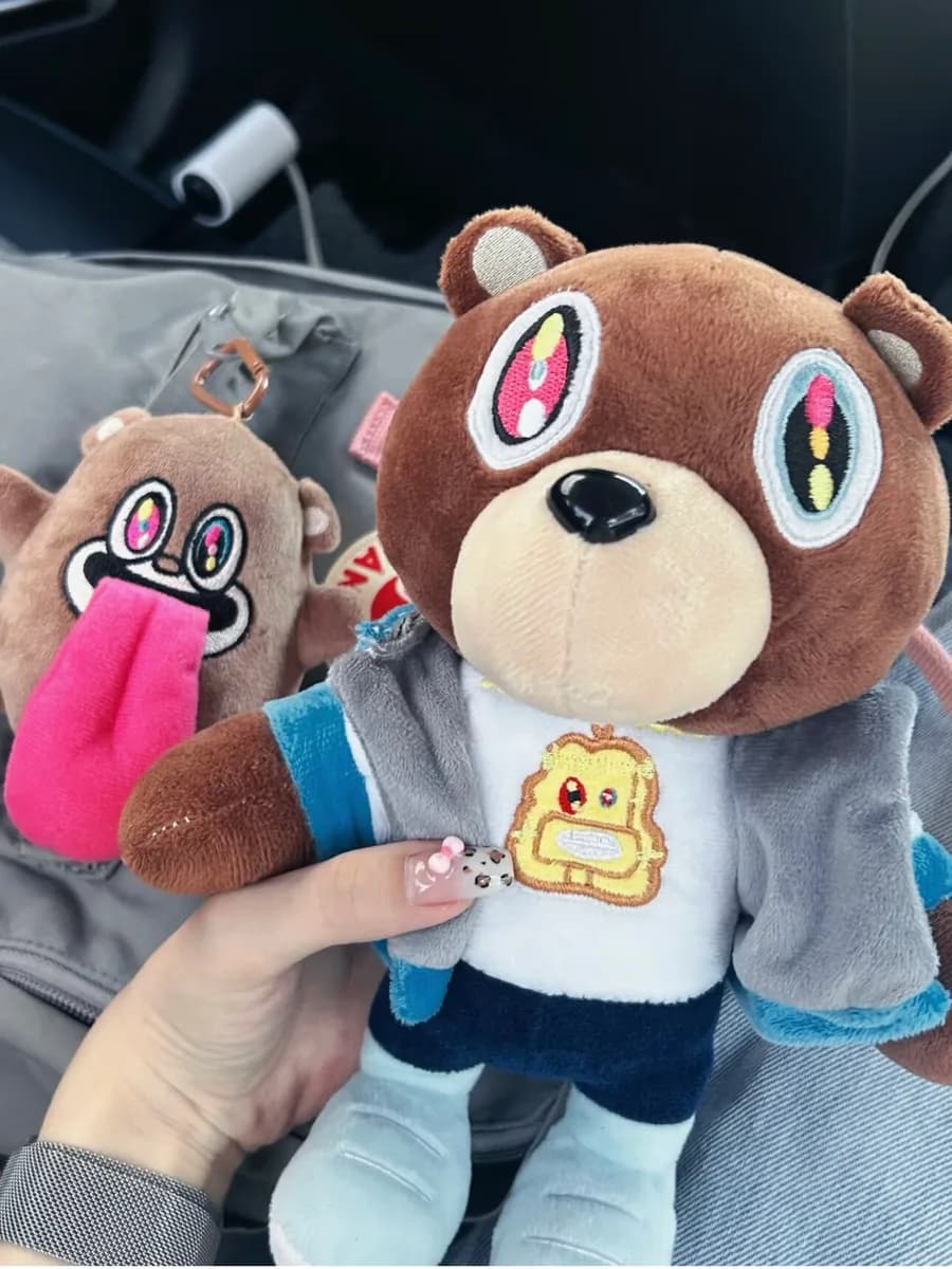 칸예 웨스트 그레듀에이션 드롭아웃 베어 인형 (26cm) 4