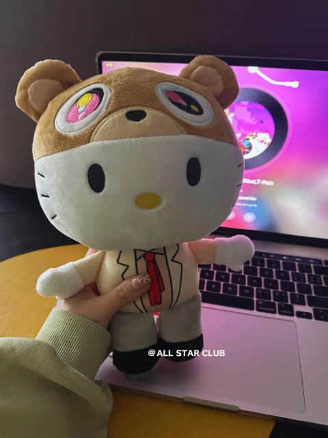 칸예 웨스트 그레듀에이션 드롭아웃 베어 헬로키티 인형