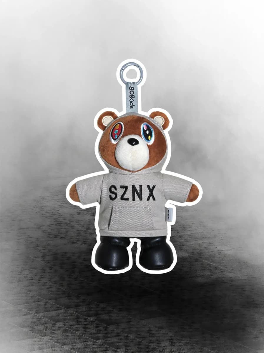 칸예 웨스트 YE 라이브 인 상하이 SZNX 후디 드롭아웃 베어 키링 상세 1