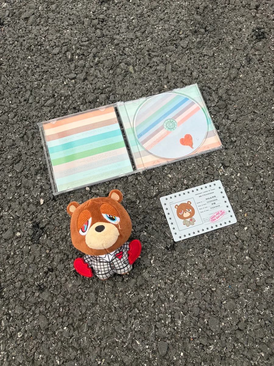 칸예 웨스트 드롭아웃 베어 앨범별 인형 키링 상세 2