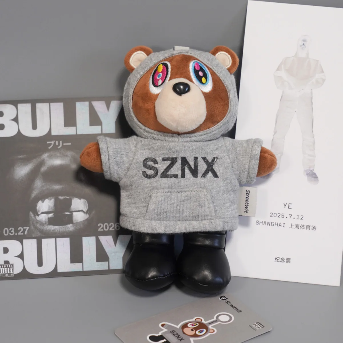 칸예 웨스트 드롭아웃 베어 하이커우 · 상하이 공연 기념 인형 키링 9